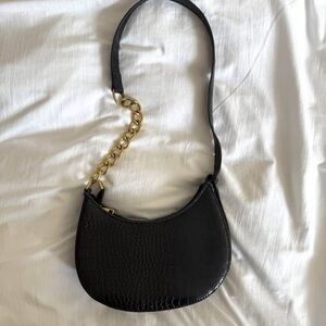 Elegant Black Croc-Embossed Shoulder Bag